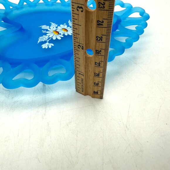 Vtg Westmoreland Blue Satin Glass Heart Shape Trinket Dish Silver Daisy - Picture 9 of 9